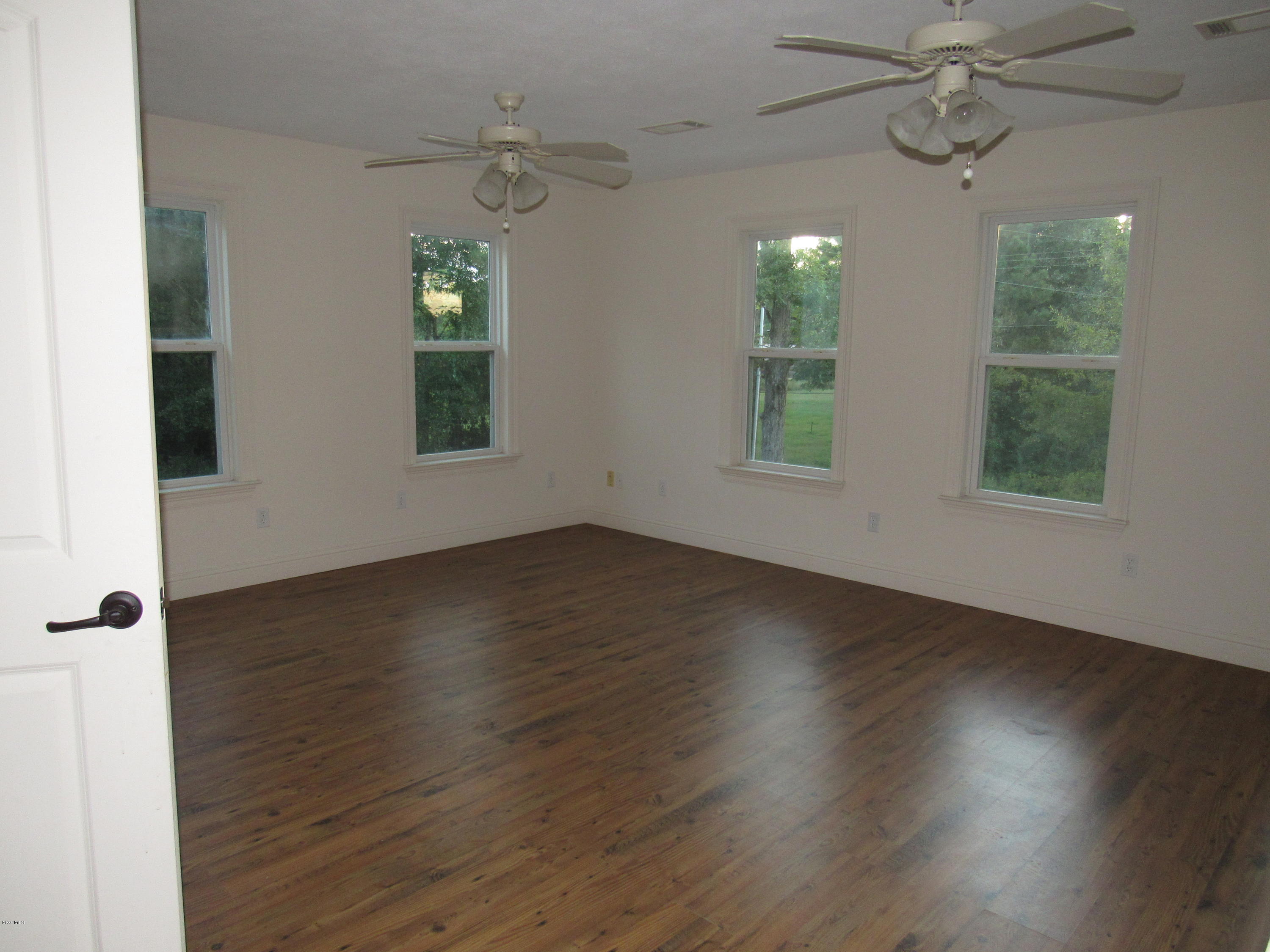 374 Inside Road Picayune, MS 39466 - Photo 21 of 40 UPSTAIRS MASTER BEDROOM SITTING AREA VIE