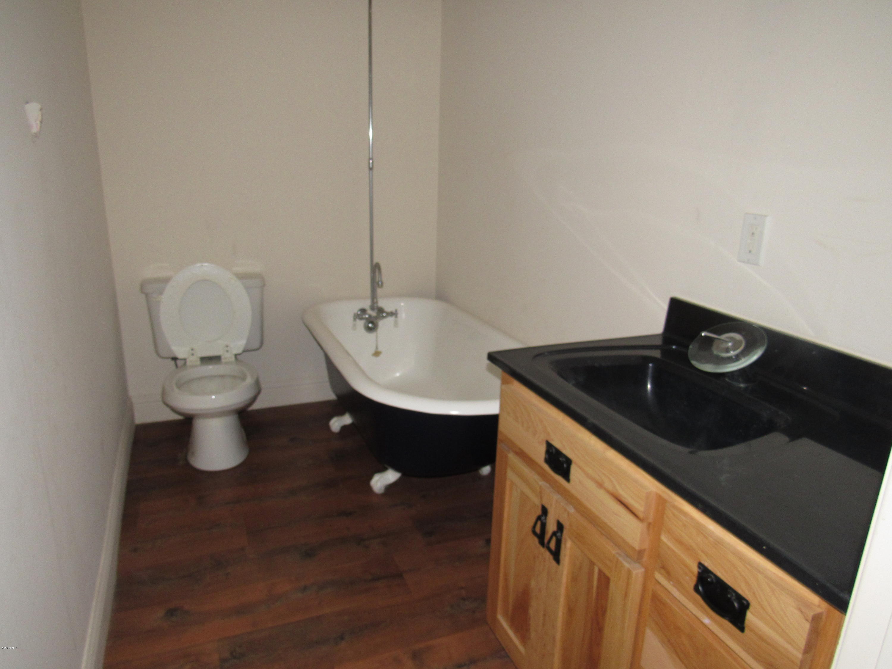 374 Inside Road Picayune, MS 39466 - Photo 25 of 40 UPSTAIRS MASTER BATH