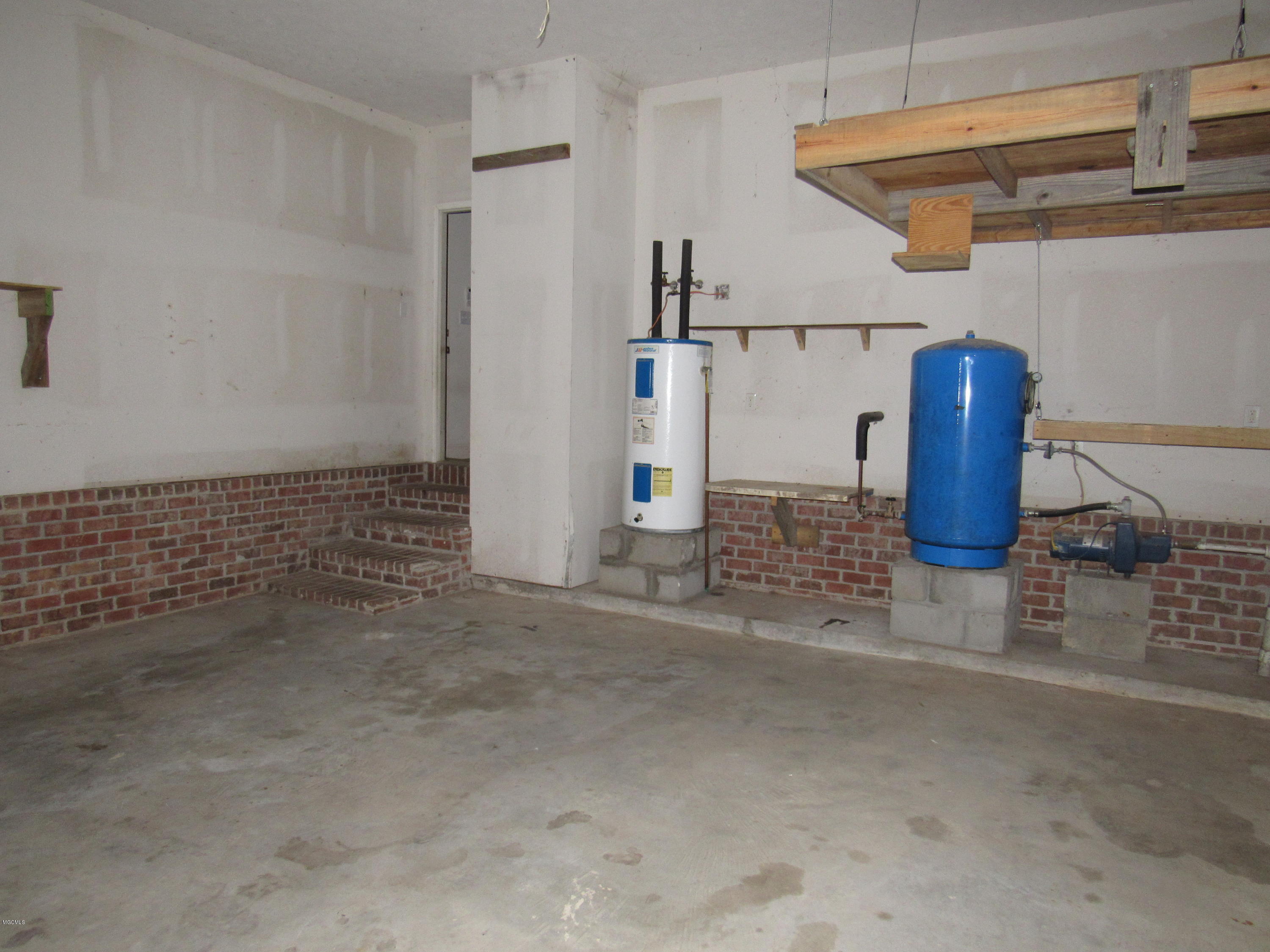 374 Inside Road Picayune, MS 39466 - Photo 36 of 40 GARAGE VIEW 2