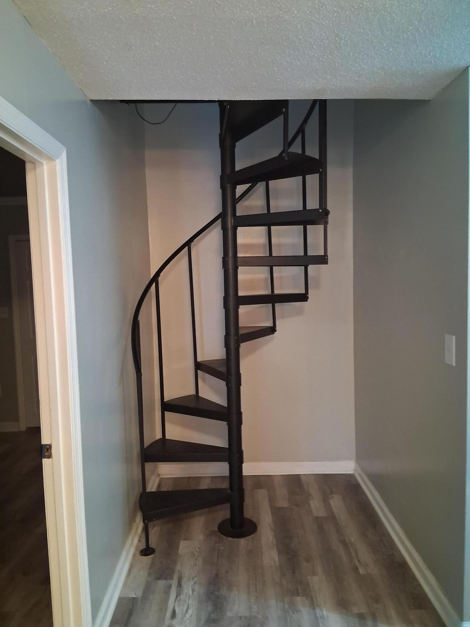 367 Emerald Street Walterboro, SC 29488 - Photo 9 of 12 stairs