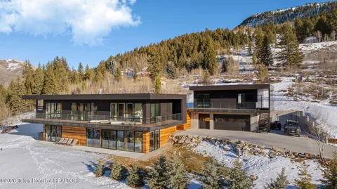 $6,350,000 | 11330 Hoback Junction South Road, Jackson, WY 83001