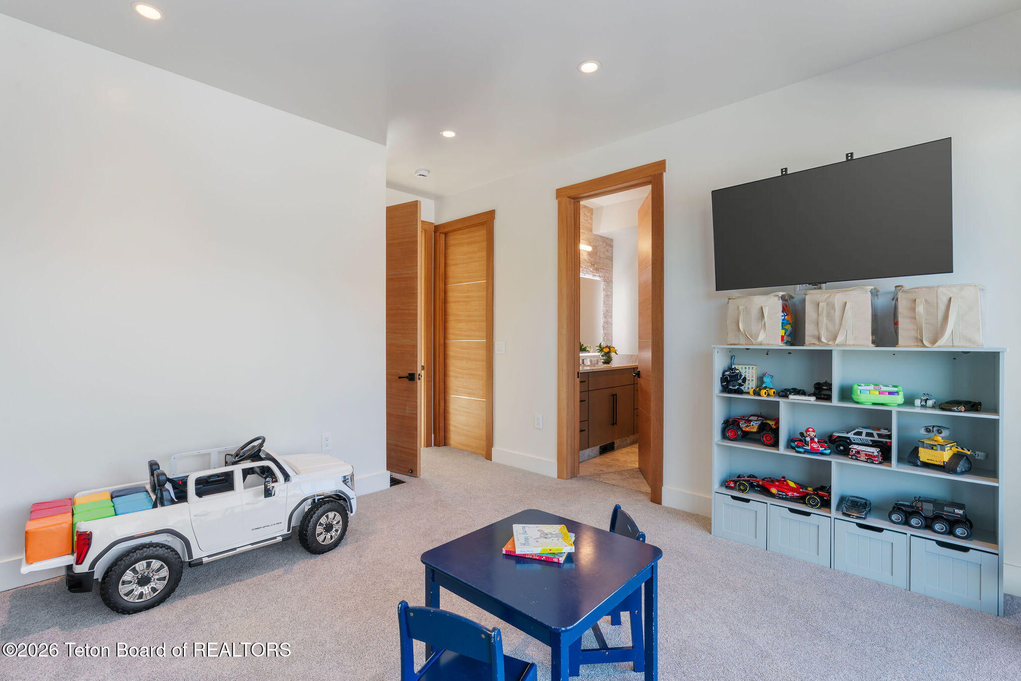 11330 Hoback Junction South Road Jackson, WY 83001 - Photo 30 of 57 Main level suite