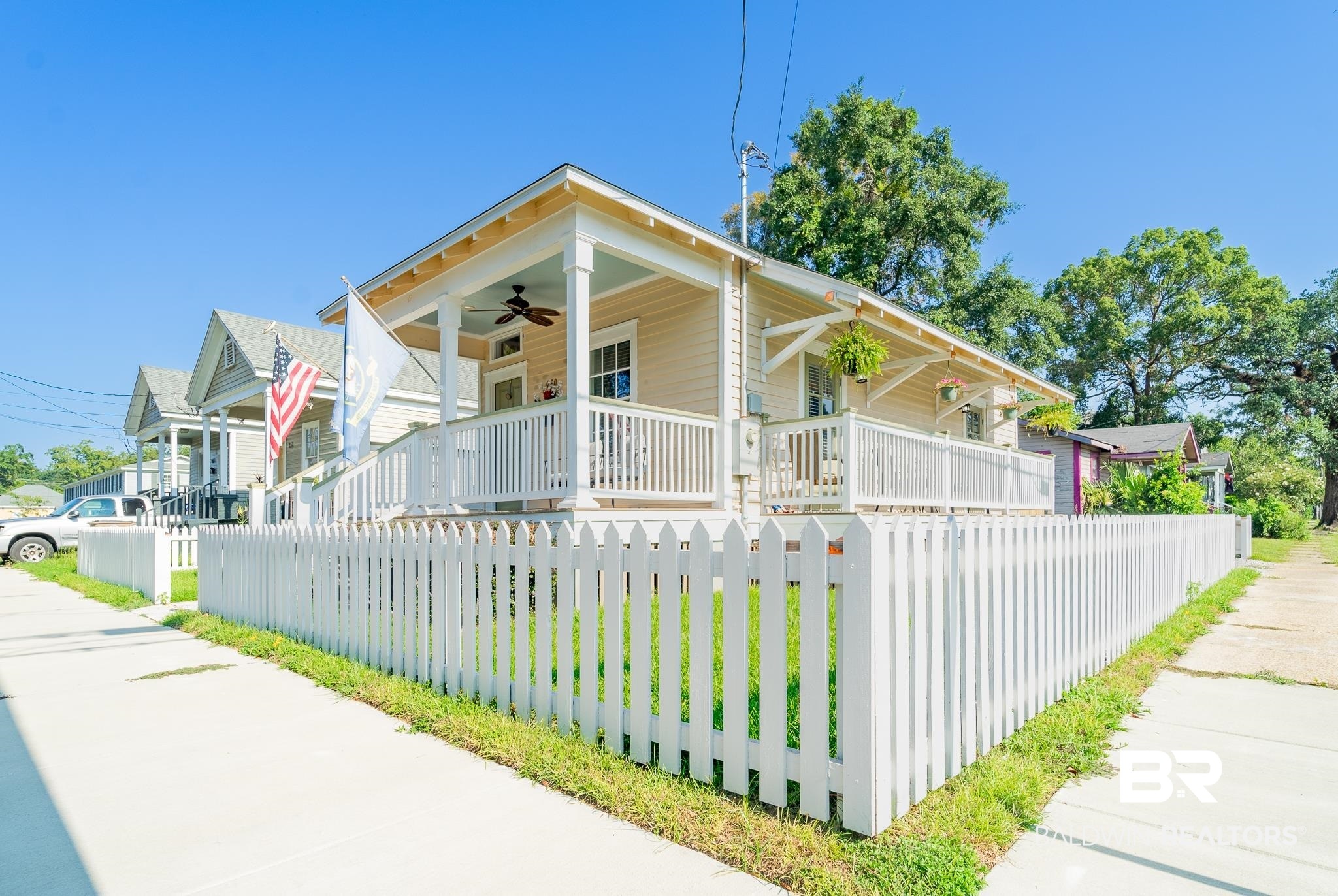 950 Texas Street Mobile, AL 36604 - Photo 2 of 17 View of front of property featuring ceiling fan and a porch