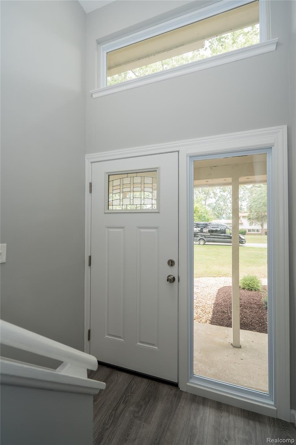 2572 North Trail Road Walled Lake, MI 48390 - Photo 3 of 59 DSC05616.jpg