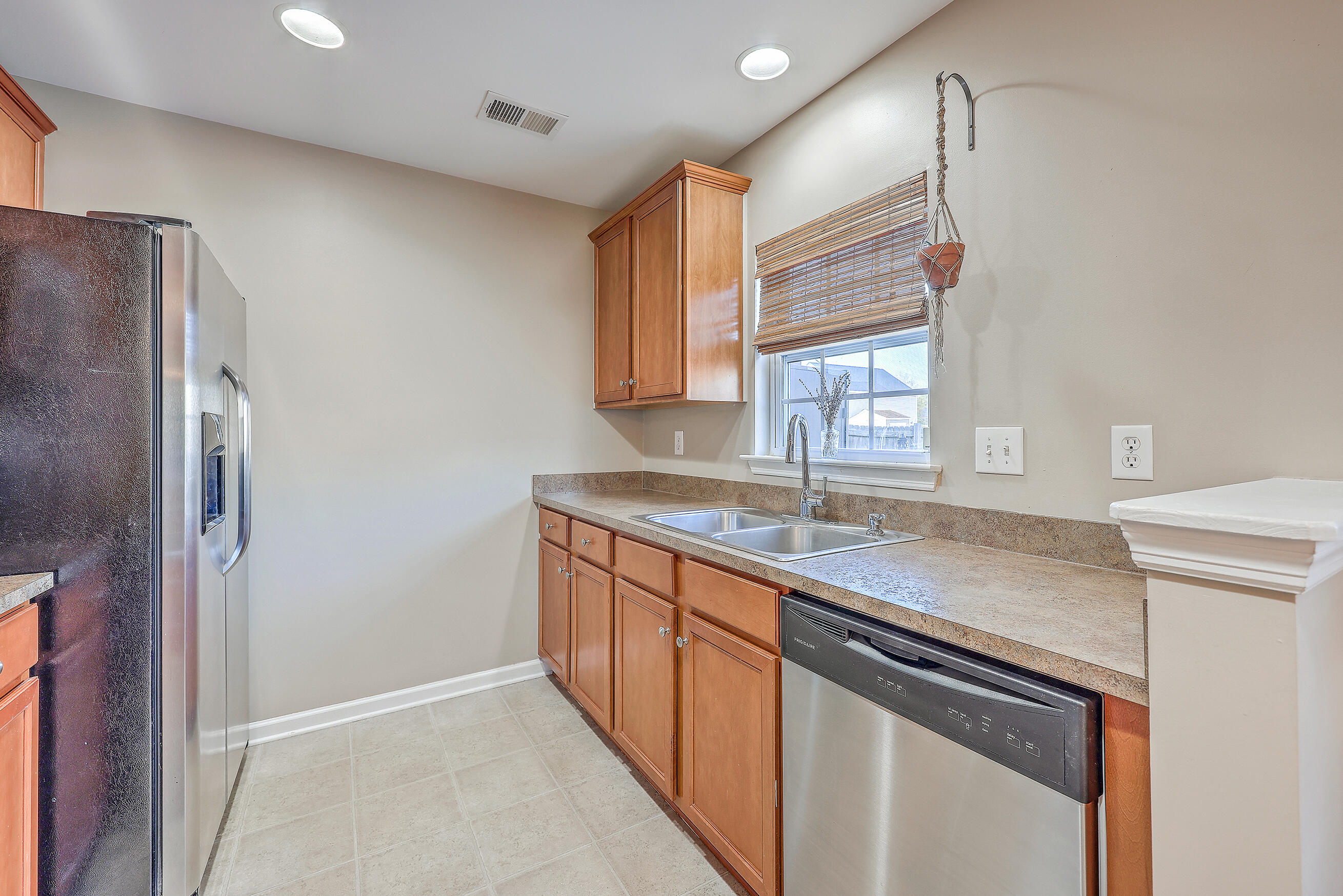1112 Flyway Road Summerville, SC 29483 - Photo 10 of 29 ZYN_6281_2_3_4_5_6_7