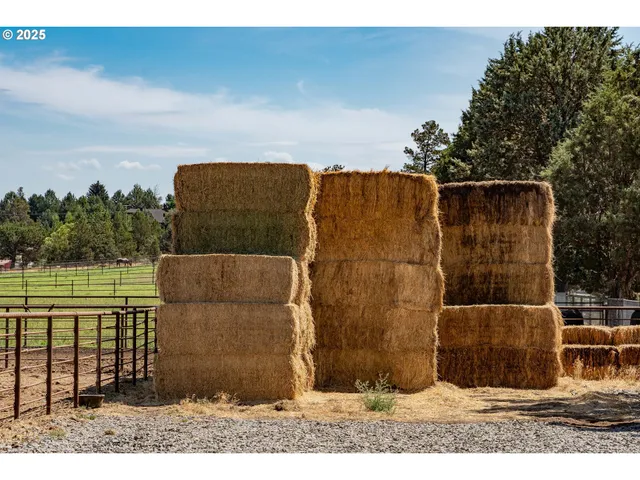 a view of a terrace with sky view