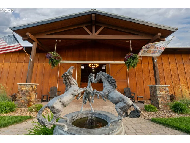 a view of a patio of the house