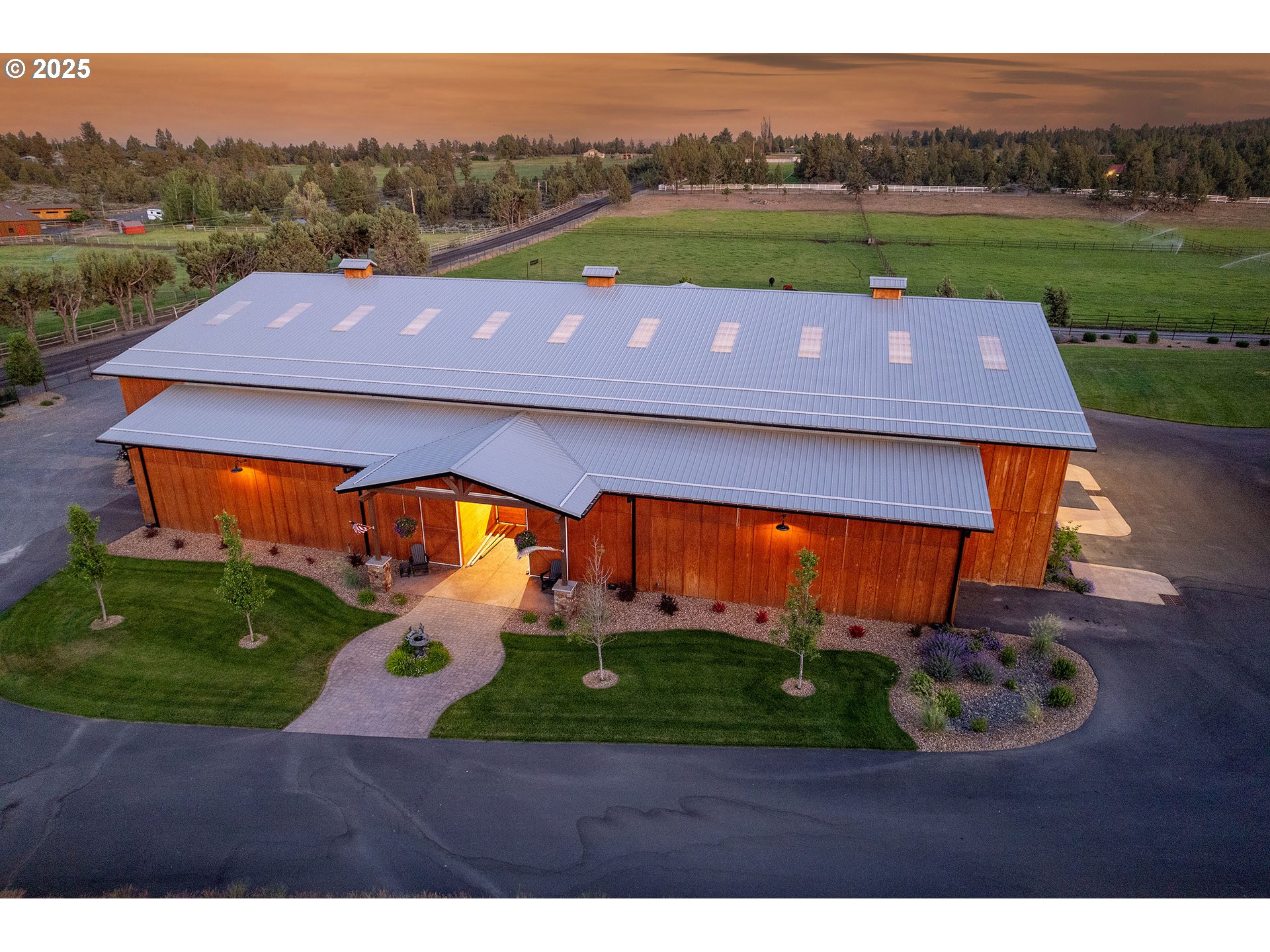 66505 Gerking Market Road Bend, OR 97703 - Photo 7 of 48