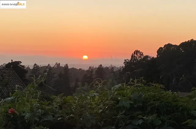 $825,000 | 93 Thousand Oaks Street, Oakland, CA 94605