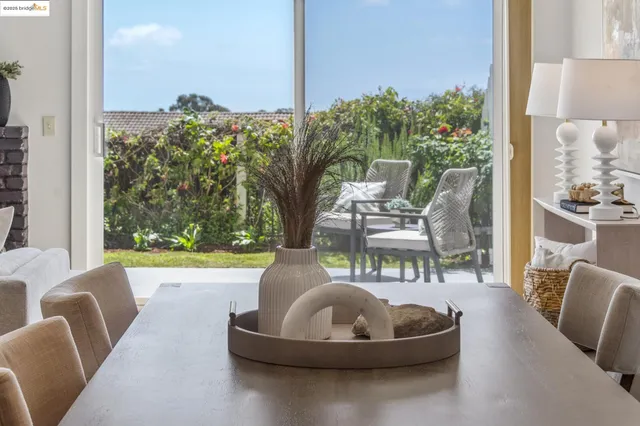 $825,000 | 93 Thousand Oaks Street, Oakland, CA 94605