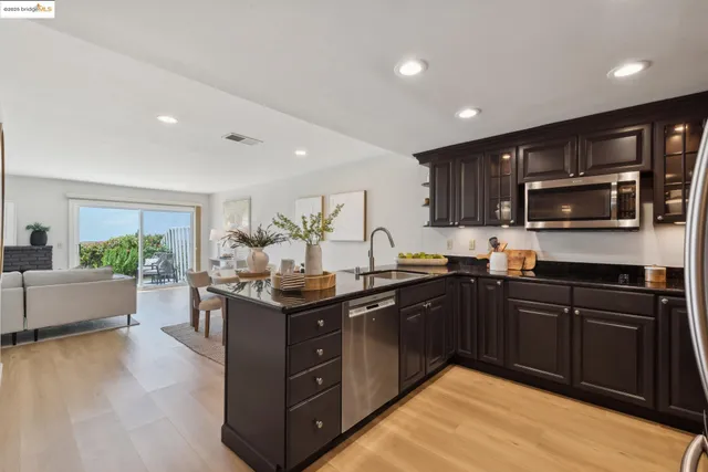 $825,000 | 93 Thousand Oaks Street, Oakland, CA 94605