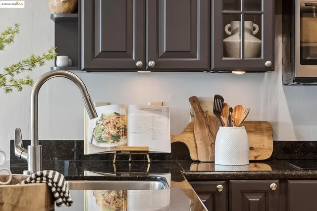 $825,000 | 93 Thousand Oaks Street, Oakland, CA 94605