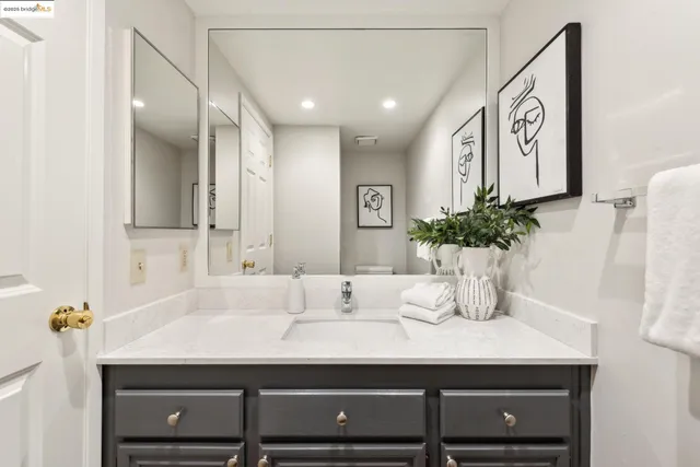 $825,000 | 93 Thousand Oaks Street, Oakland, CA 94605