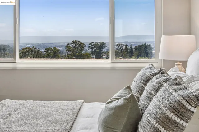 $825,000 | 93 Thousand Oaks Street, Oakland, CA 94605