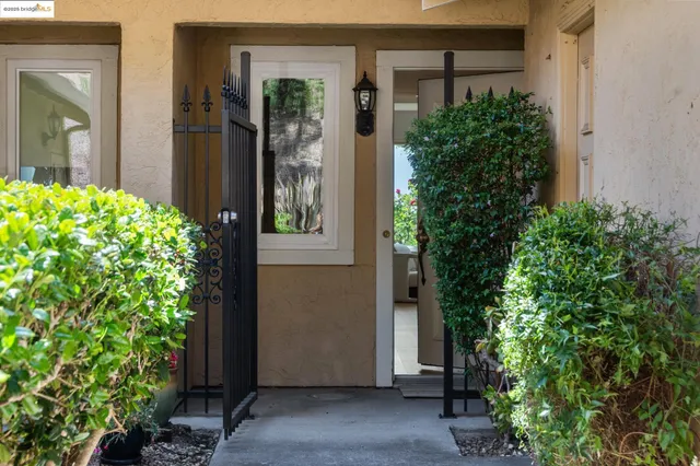 $825,000 | 93 Thousand Oaks Street, Oakland, CA 94605