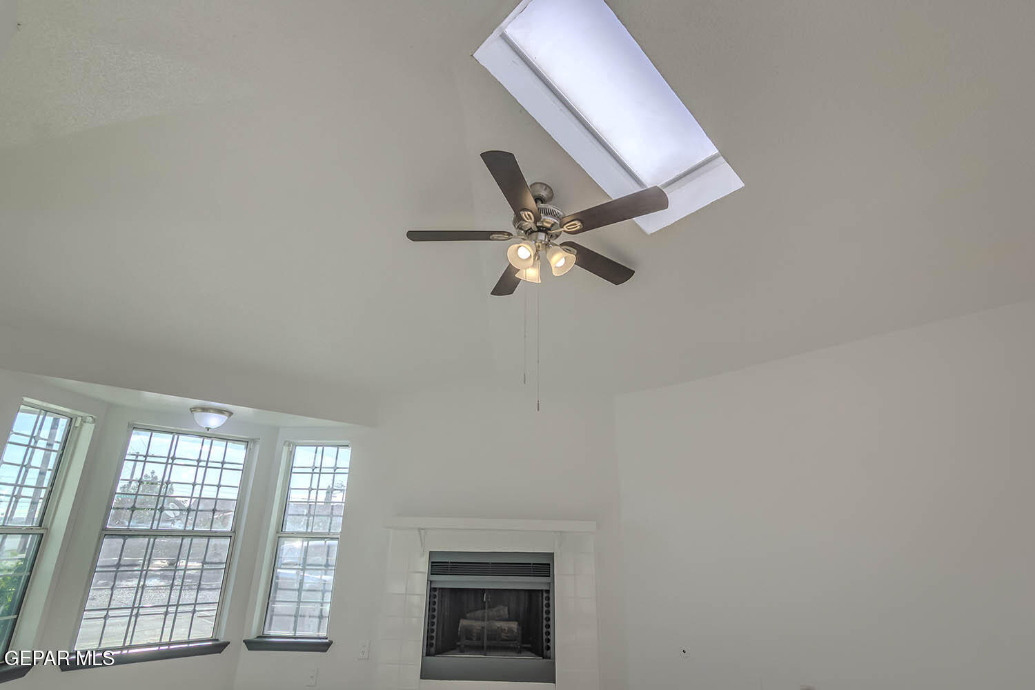 859 Destello Road El Paso, TX 79907 - Photo 7 of 43 an empty room with windows