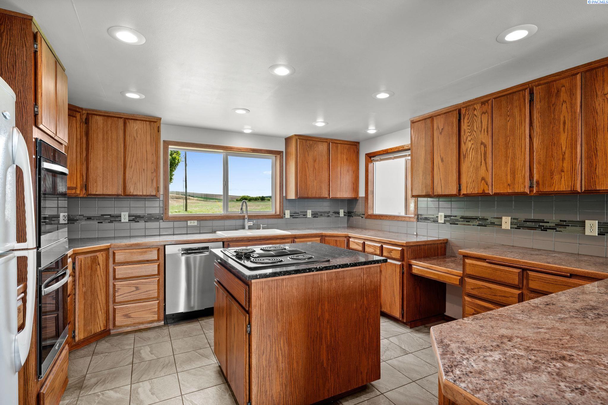 21431 Endicott Road Endicott, WA 99125 - Photo 11 of 44 Gallery Image 11