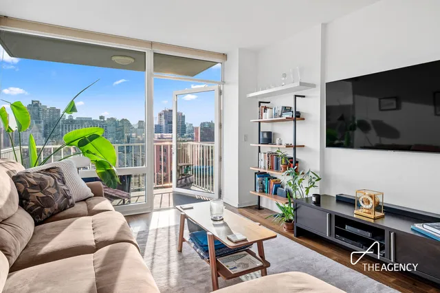 $945,000 | 340 East 23rd Street, Unit 10A | Gramercy