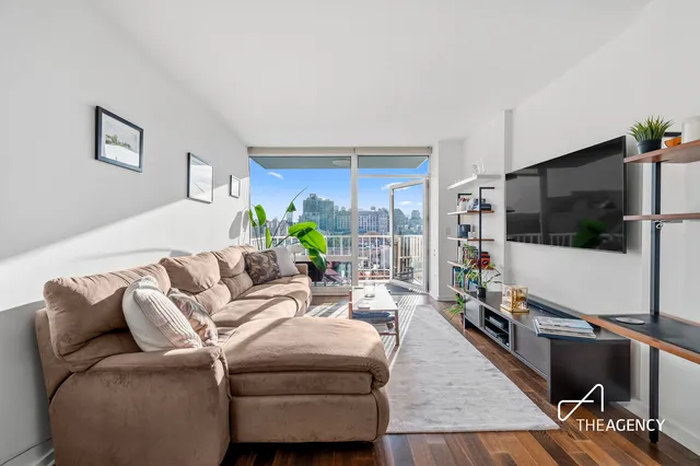 $945,000 | 340 East 23rd Street, Unit 10A | Gramercy