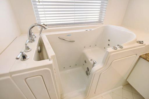 21839 Palm Grass Drive Boca Raton, FL 33428 - Photo 15 of 20 Whirlpool Tub