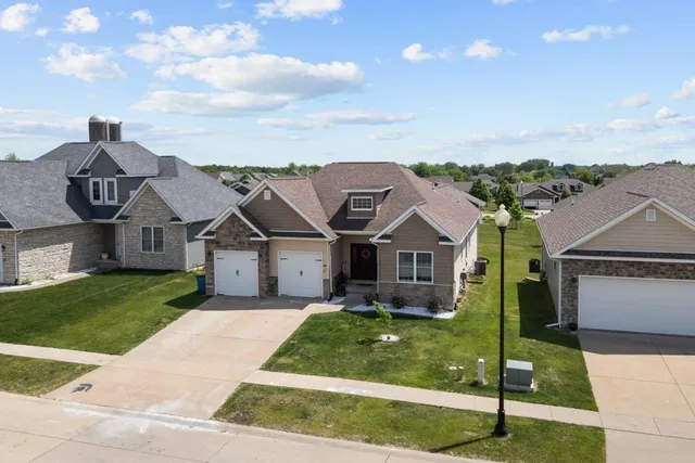 $3,000 | 67 Cobblestone Lane, Le Claire, IA 52753