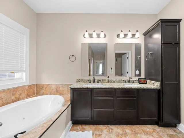 $3,000 | 67 Cobblestone Lane, Le Claire, IA 52753