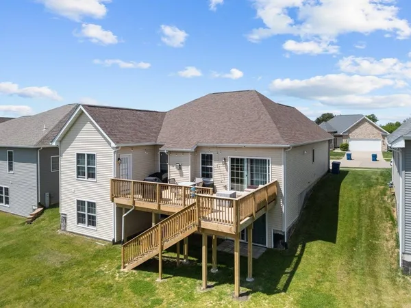 $3,000 | 67 Cobblestone Lane, Le Claire, IA 52753