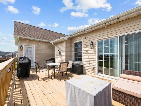 $3,000 | 67 Cobblestone Lane, Le Claire, IA 52753