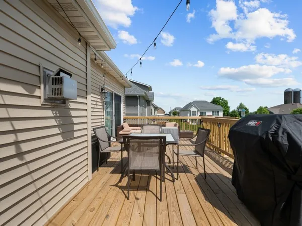 $3,000 | 67 Cobblestone Lane, Le Claire, IA 52753