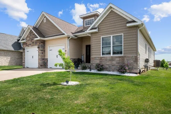 $3,000 | 67 Cobblestone Lane, Le Claire, IA 52753