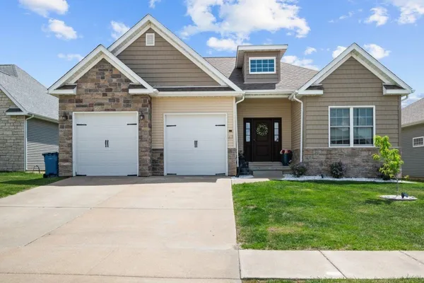 $3,000 | 67 Cobblestone Lane, Le Claire, IA 52753