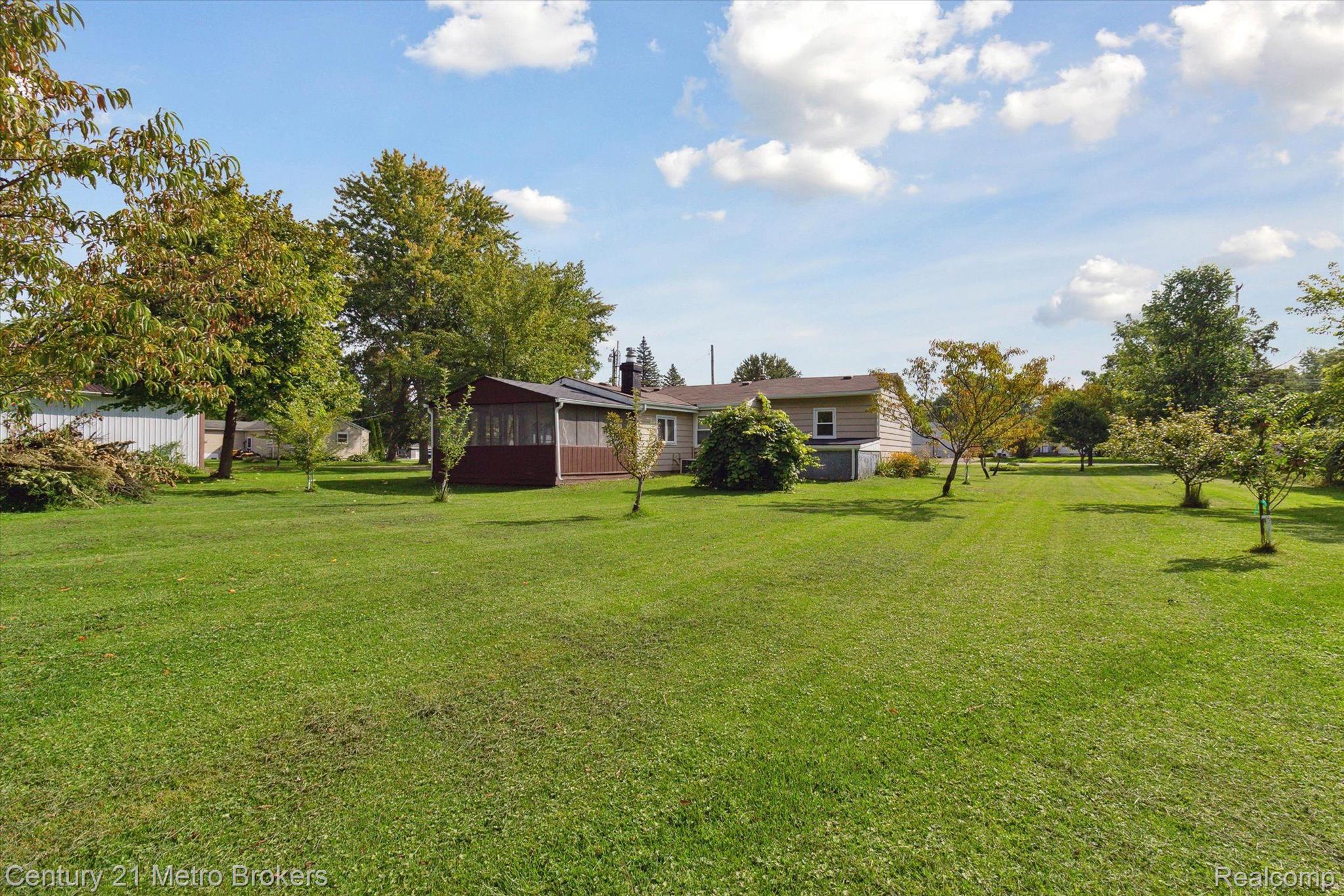 2424 South Vassar Road Burton, MI 48519 - Photo 38 of 41 Gallery Image 38