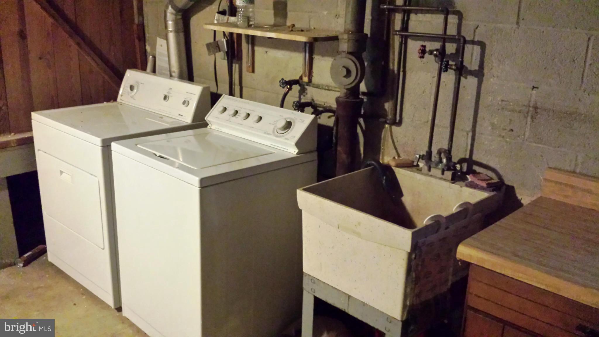 6509 Livingston Road Oxon Hill, MD 20745 - Photo 26 of 30 Laundry area