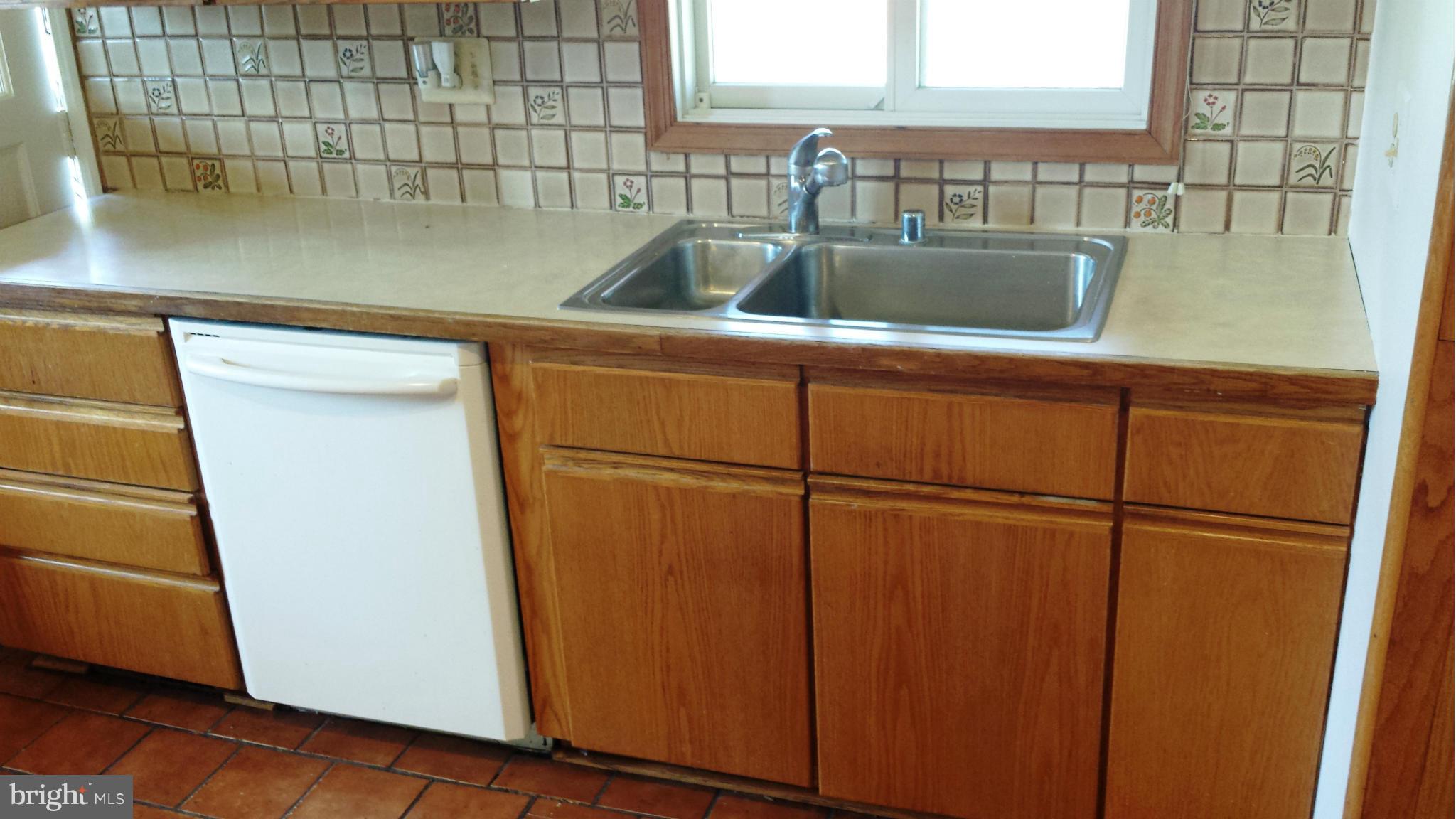 6509 Livingston Road Oxon Hill, MD 20745 - Photo 9 of 30 Kitchen - note backsplash, dishwasher, etc