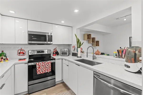 $305,500 | 2055 Southwest 122nd Avenue, Unit 326, Miami, FL 33175
