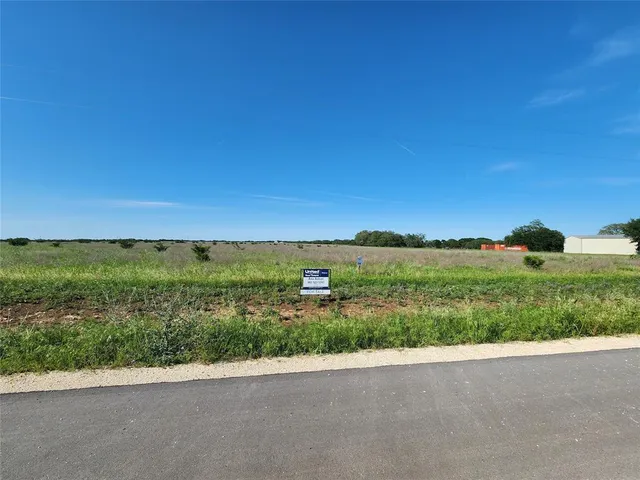 a view of a grassy area