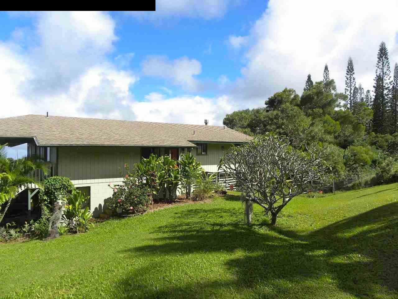 305 Kaupakalua Road Haiku, HI 96708 - Photo 11 of 13 a view of a house with a garden