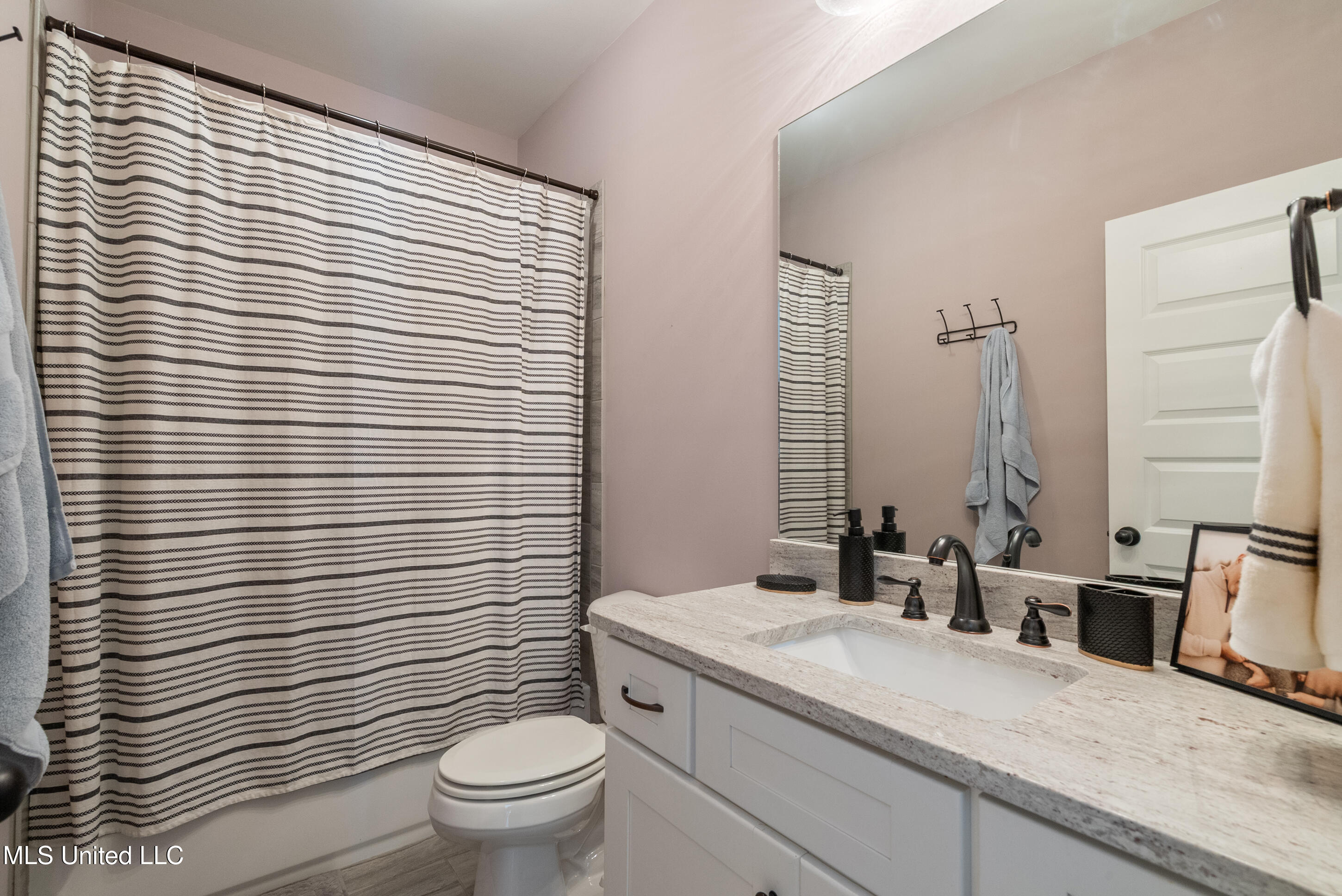3406 Bethel Road Olive Branch, MS 38654 - Photo 29 of 46 Bathroom 1