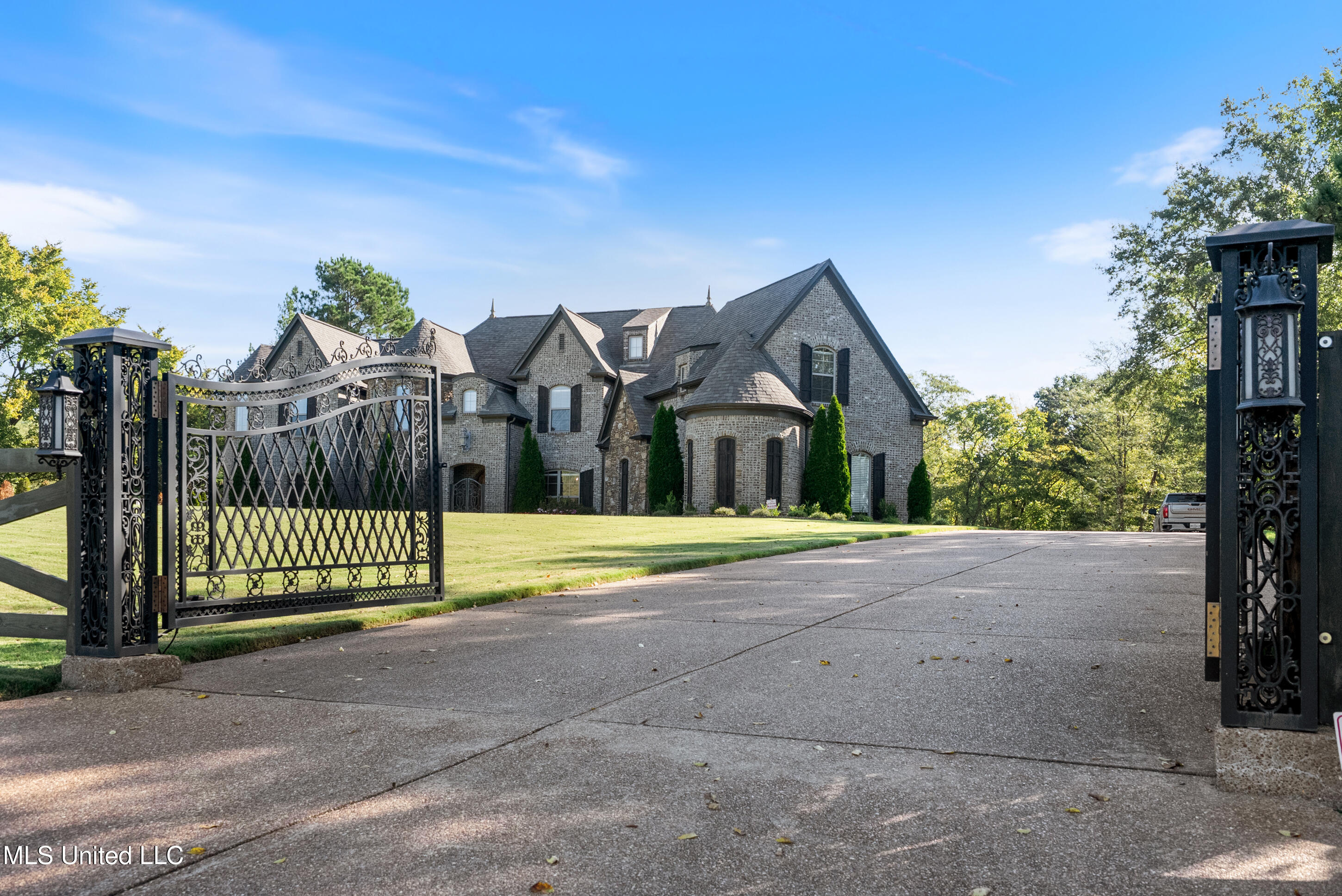 3406 Bethel Road Olive Branch, MS 38654 - Photo 4 of 46 Gated Entrance