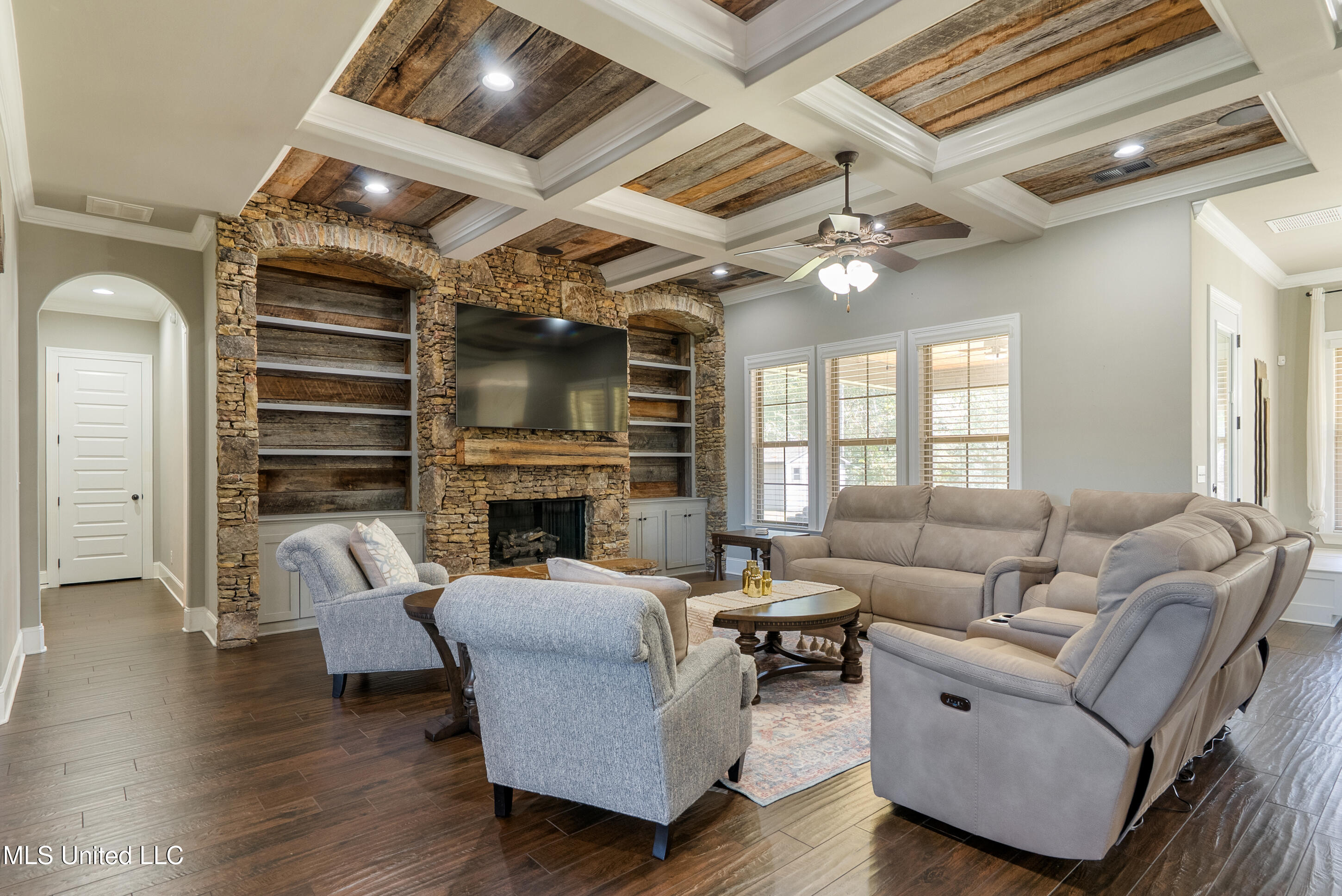 3406 Bethel Road Olive Branch, MS 38654 - Photo 7 of 46 Living room