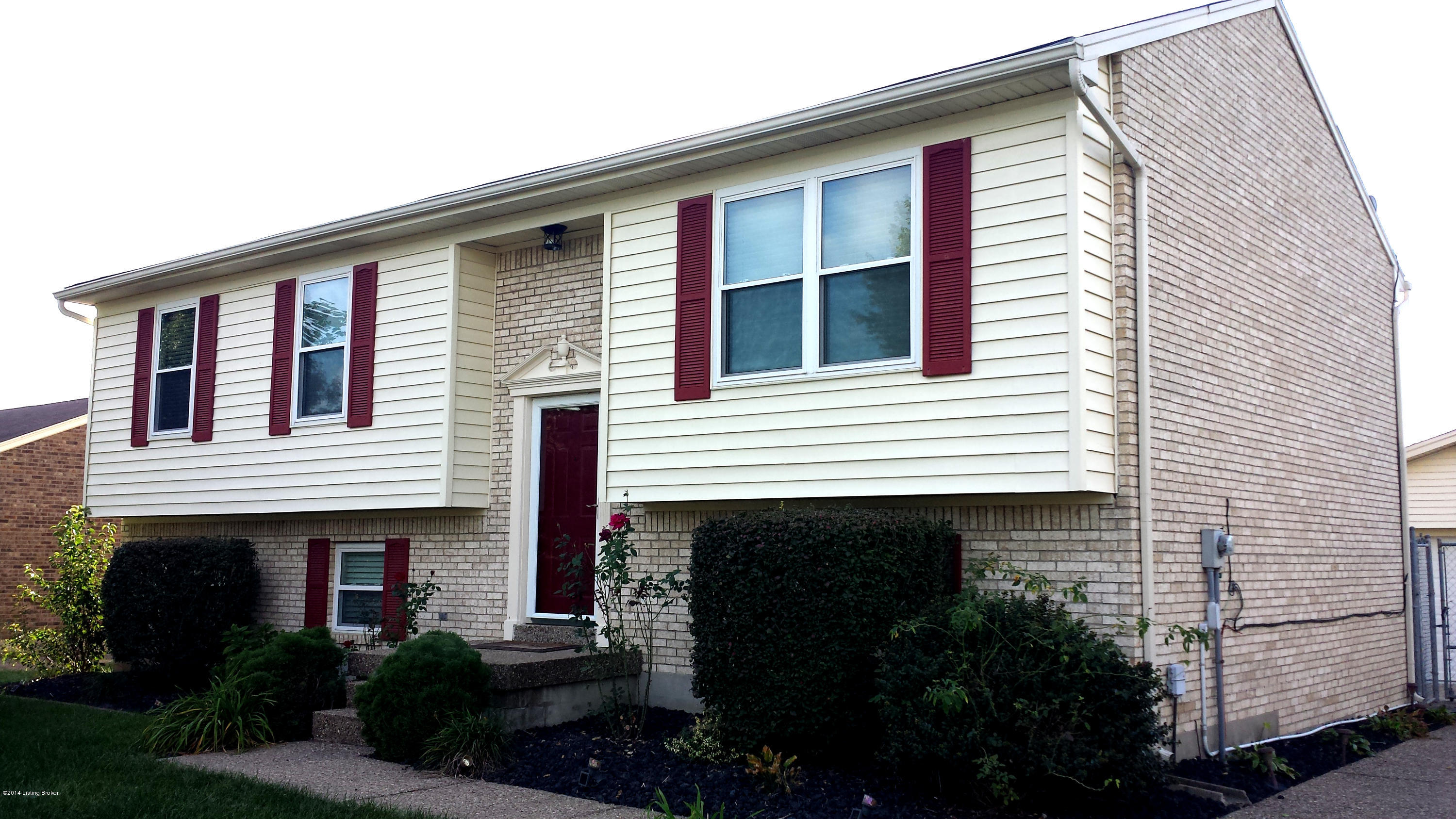 12216 Ridgemont Road Louisville, KY 40229 - Photo 2 of 35 Main front