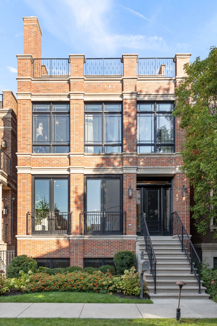 1634 West Surf Street Chicago, IL 60657 - Photo 2 of 64