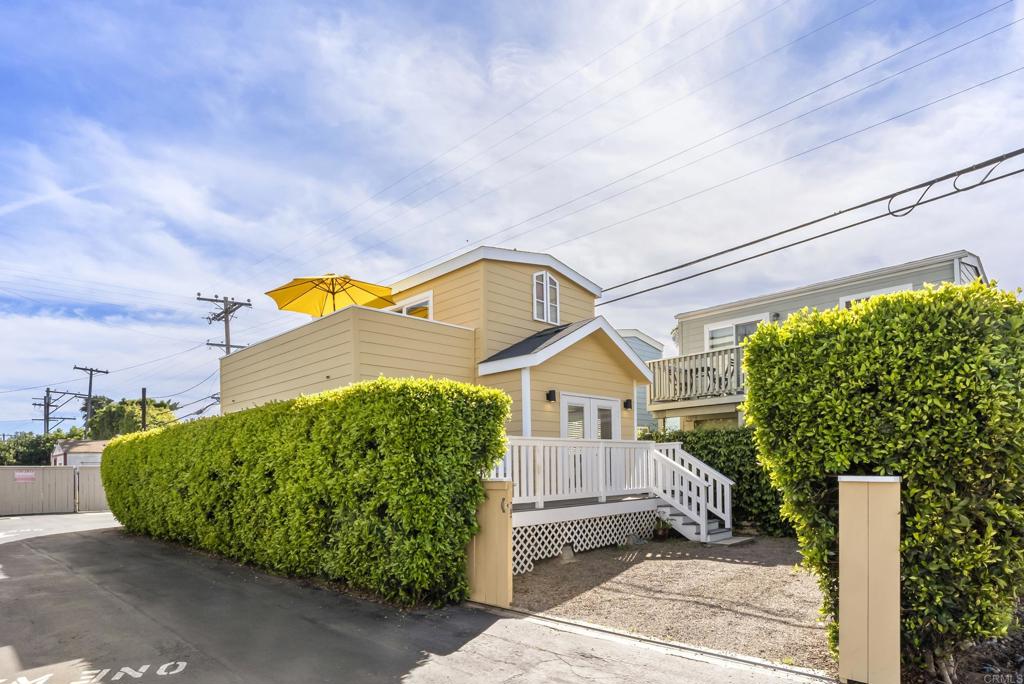 1624 North Coast Highway 101, Unit 2 Encinitas, CA 92024 - Photo 5 of 43 a front view of a house with garden