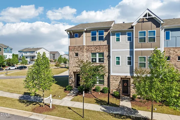 $479,900 | 1041 Salt Glaze Lane, Cary, NC 27519