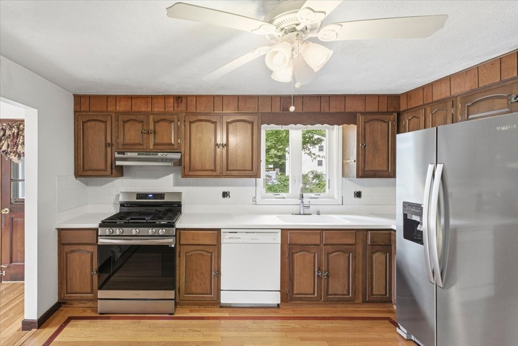 5 Spring Valley Road Medfield, MA 02052 - Photo 12 of 42 Gallery Image 12
