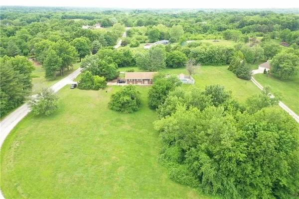 $400,000 | 16008 Northeast 176th Street, Holt, MO 64048