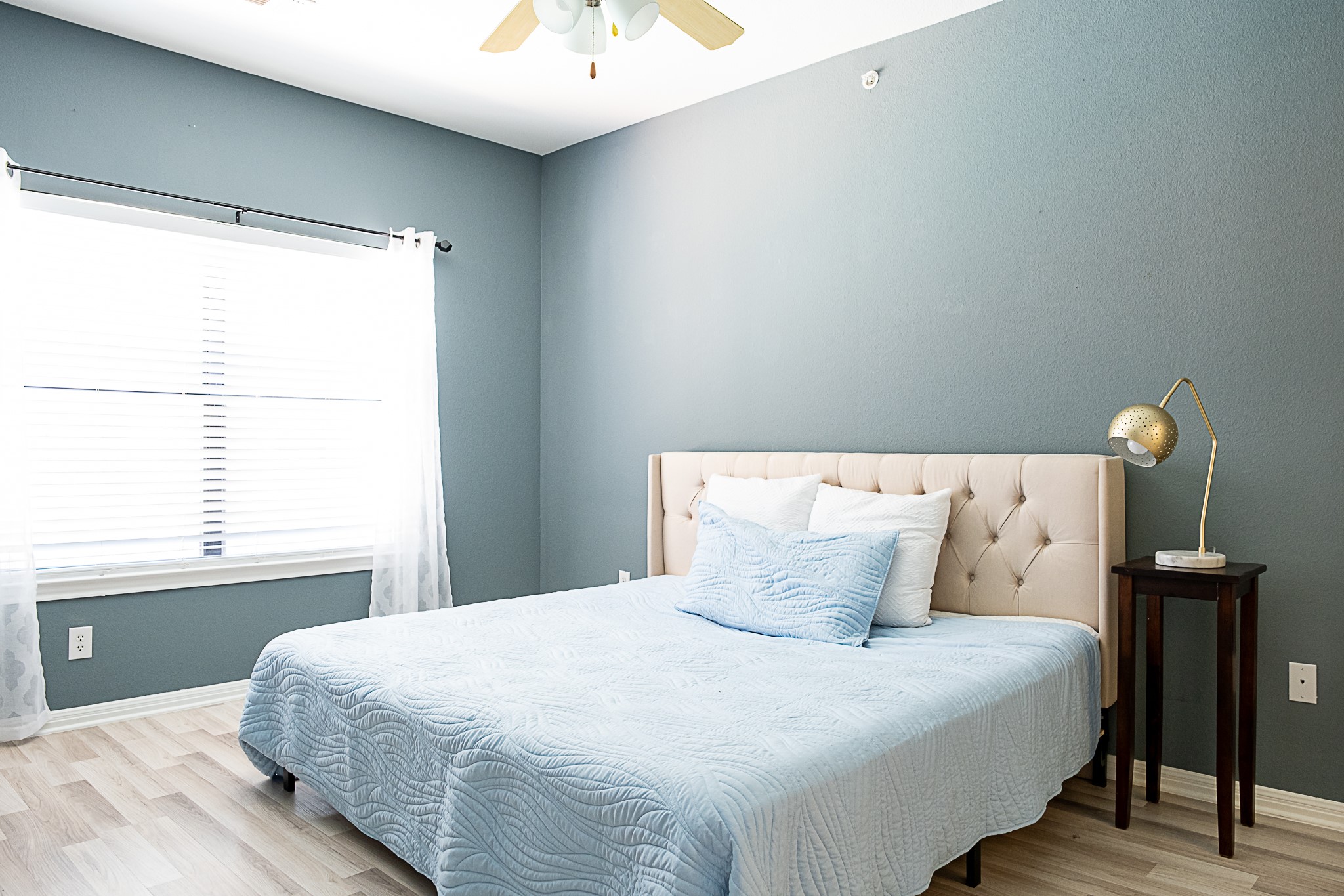 2502 Leon Street, Unit 309 Austin, TX 78705 - Photo 14 of 19 a bedroom with a bed and a window