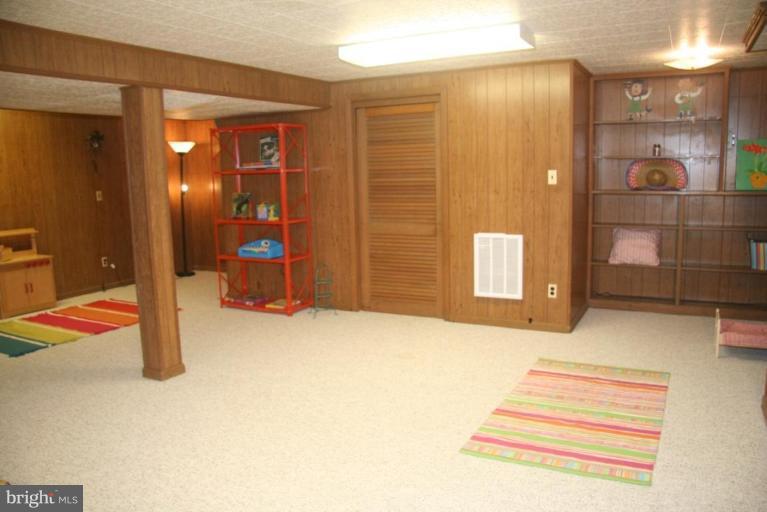 9302 Weaver Street Silver Spring, MD 20901 - Photo 16 of 23 Family Room