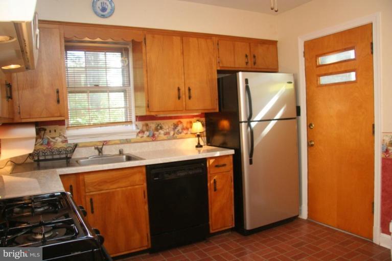 9302 Weaver Street Silver Spring, MD 20901 - Photo 8 of 23 Kitchen