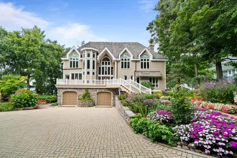$10,995,000 | W2908 Walcowis Drive, Linn, WI 53147